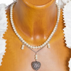 HK26 2010 Perlenkette mit Herzmedaillon