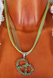 51000 grüne Brezen Halskette Strass am Seidenband